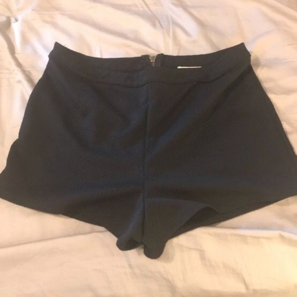 L.A. Hearts Textured Black High Waisted Shorts - Picture 1 of 3